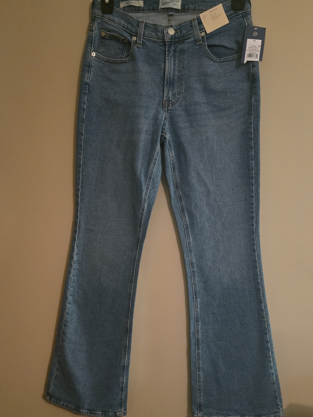 New Universal Thread Women's Size 10 Medium Wash Mid Rise Boot Cut Denim Jeans